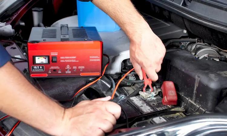 Méthode 3 sur 4 : Utiliser un chargeur de batterie